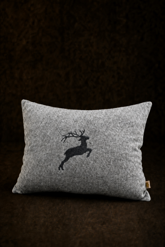 "Hirsch" Design-Zirbenkissen Hellgrau
