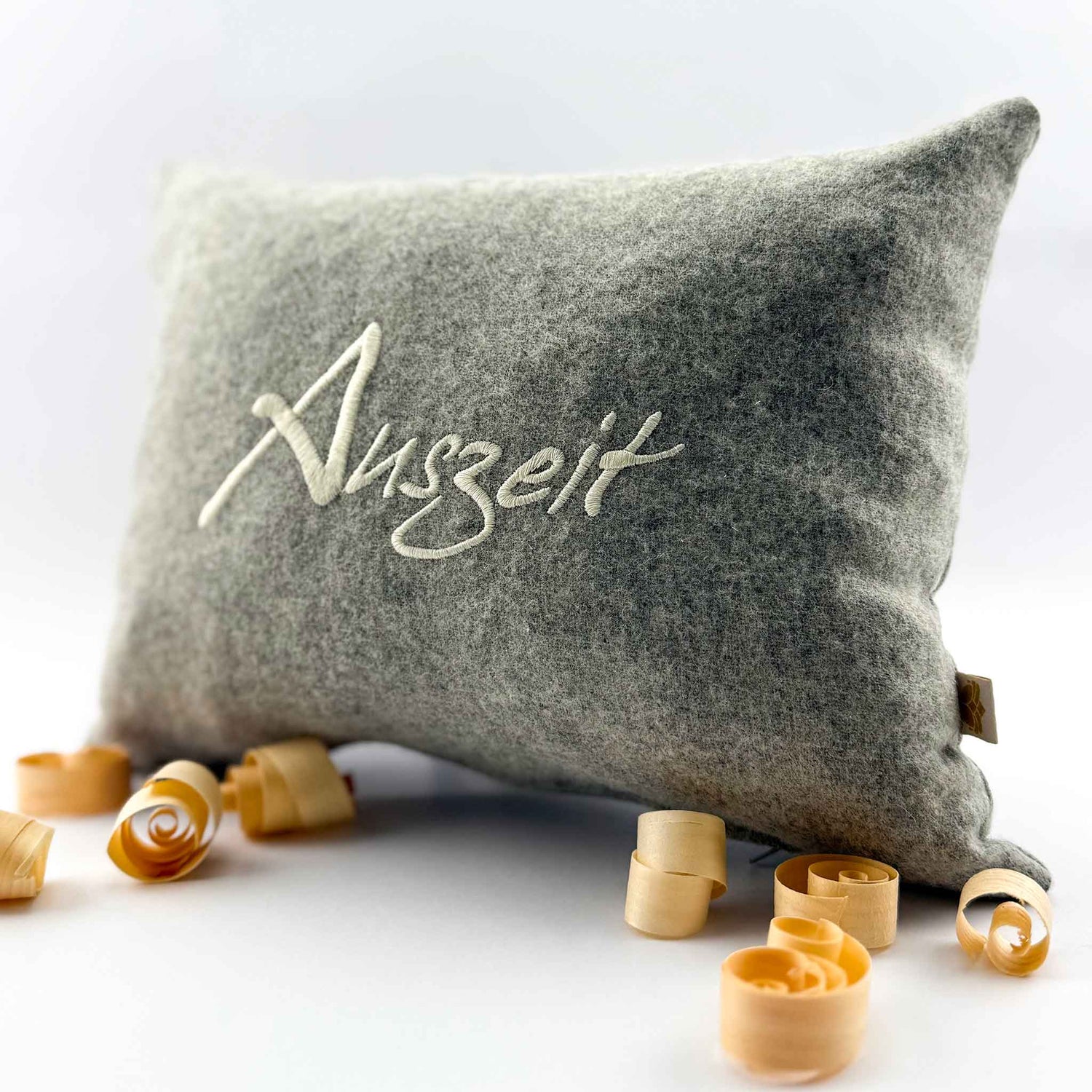 "Auszeit" Design-Zirbenkissen Naturweiß