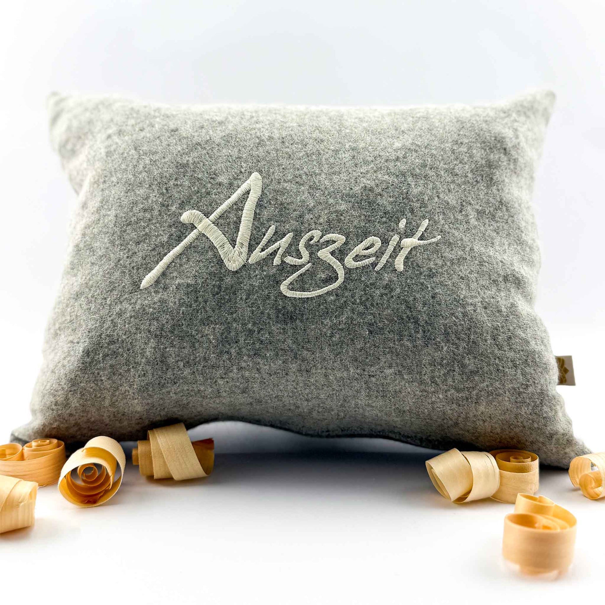 "Auszeit" Design-Zirbenkissen Naturweiß