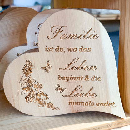 Zirbenherz mit Gravur " Familie ist da, wo das Leben beginnt ..." - Ellmauer Zirbenwelt