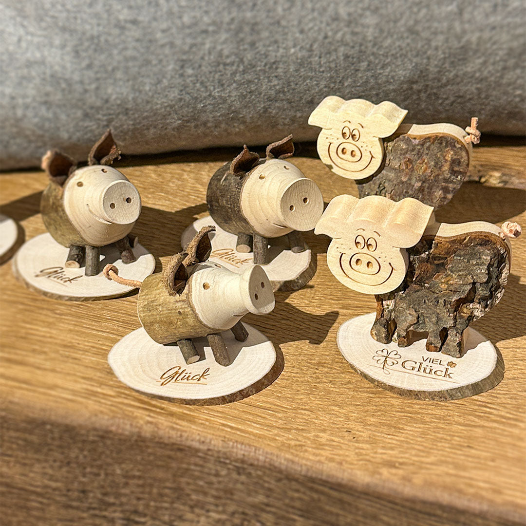 Glücksschweinchen aus Zirbenholz