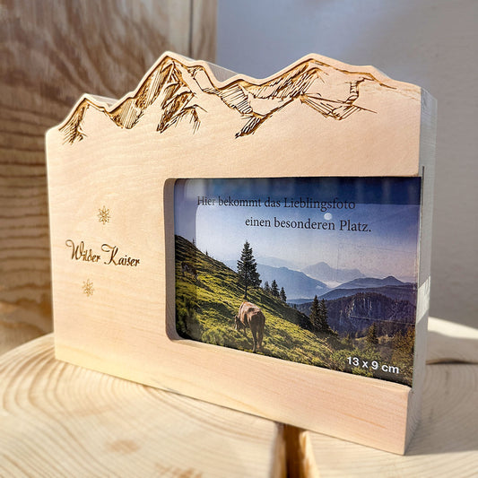 Zirbenholz-Bilderrahmen mit Gravur "Wilder Kaiser"